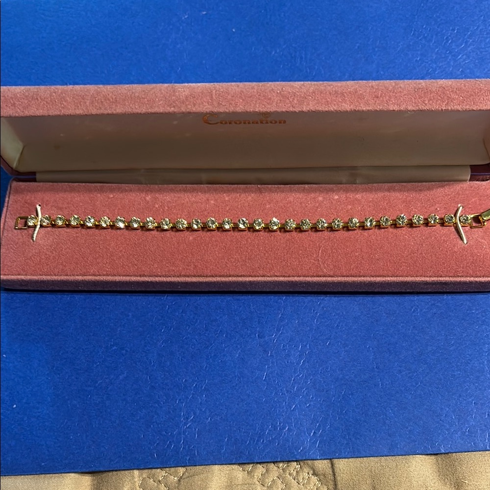 Corona Gold Bracelet with Prong-Set Stones